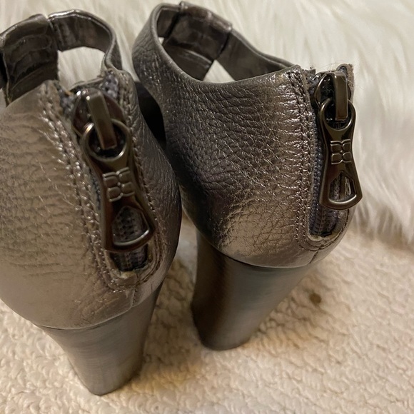 BCBGMaxAzria heels. - Picture 4 of 5